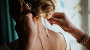 Sandra Bakker bruidskapsels bruidsmake-up feestkapsels haar en make-up